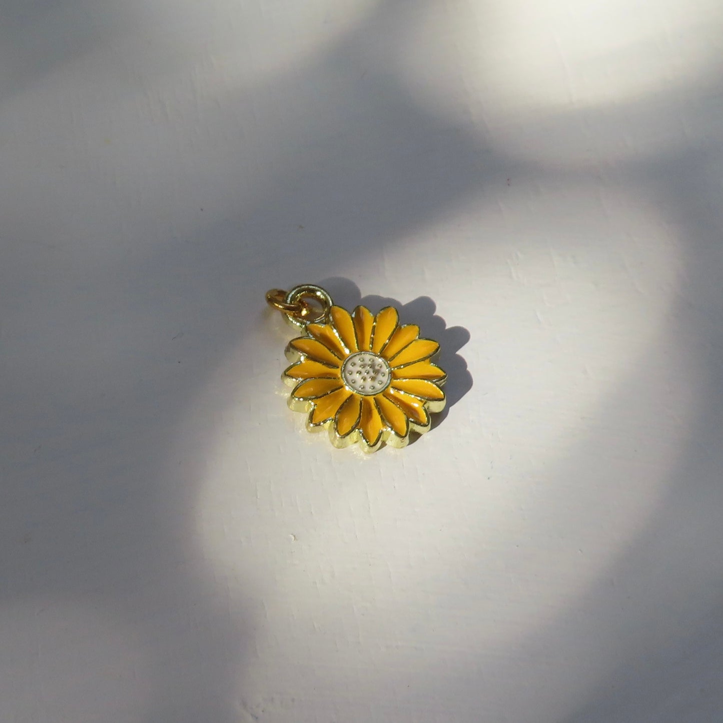 Bedel | emaille zonnebloem 17x13 mm