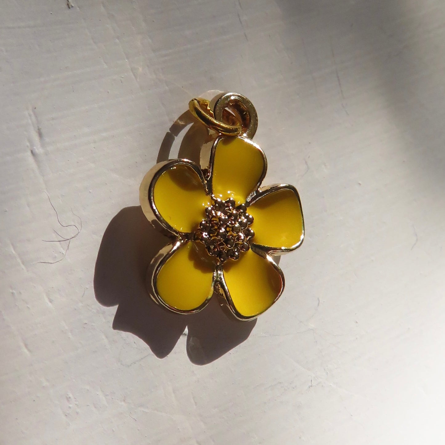 Bedel | emaille bloem 16x13 mm