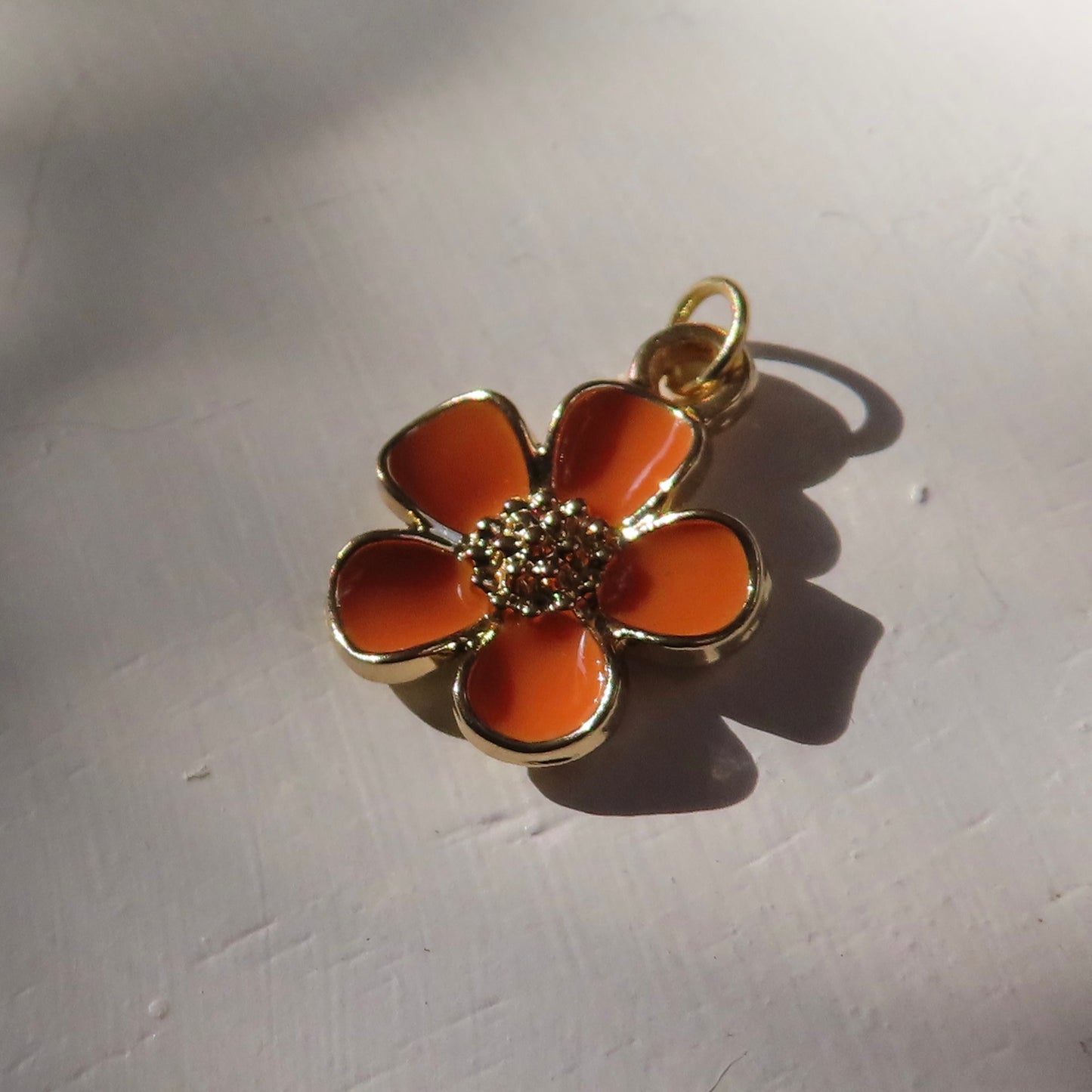 Bedel | emaille bloem 16x13 mm