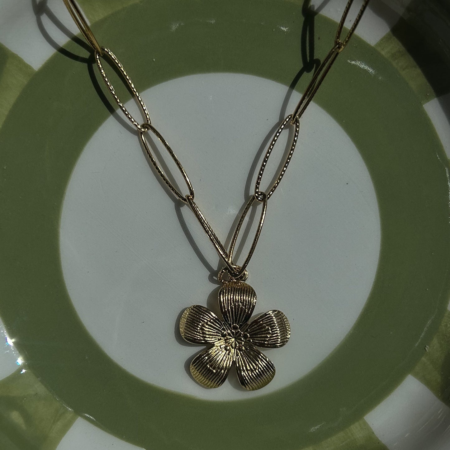 Ketting | June