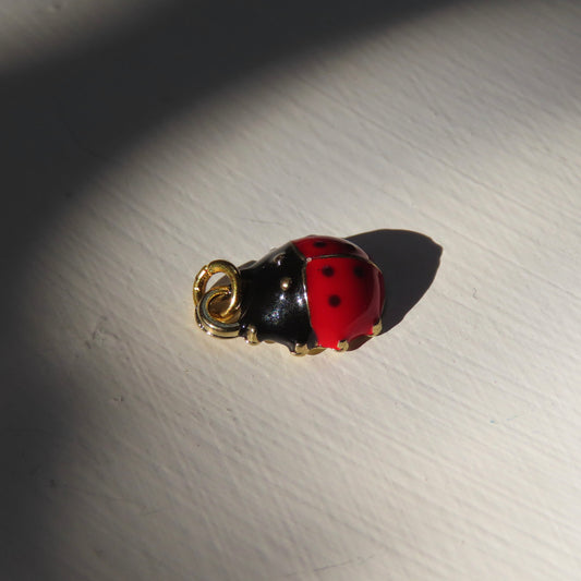 Bedel | emaille lieveheerbeestje 12,5x9x4,5 mm